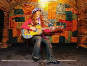 Yoko Hallelujah ( ヨーコ ハレルヤ ) ハレルヤ洋子 | London underground official Busker, Singer songwriter Plays Cavern Club Liverpool, UK - Mathew Street Liverpool, UK Busking リヴァプール キャヴァーンクラブ マシューストリート バスキング ロンドン・アンダーグラウンドオフィシャルバスカー